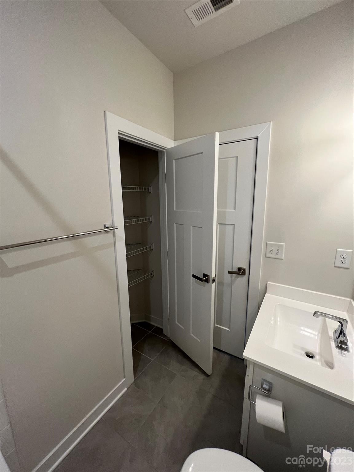 Townes of Oakhurst - Residential Lease