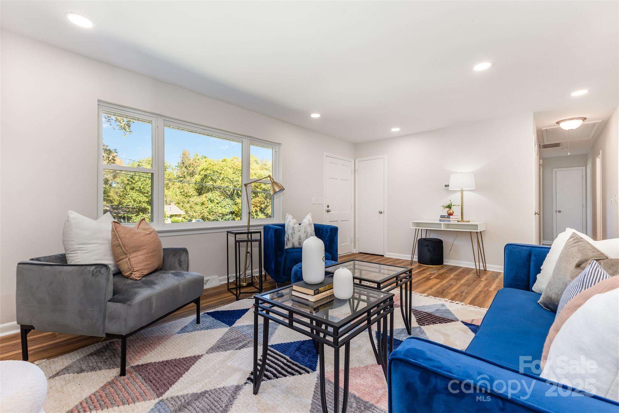 908 Ravendale Drive