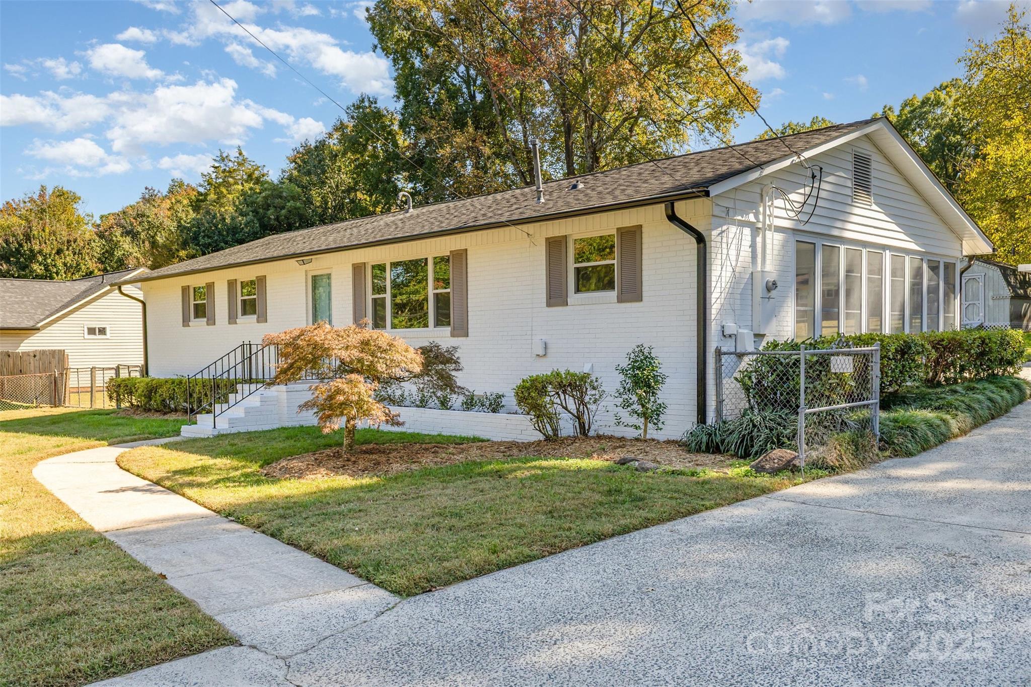 908 Ravendale Drive