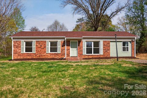 Photo of 2016 Bryant Street, Madison, NC 27025 (MLS # 4365131)