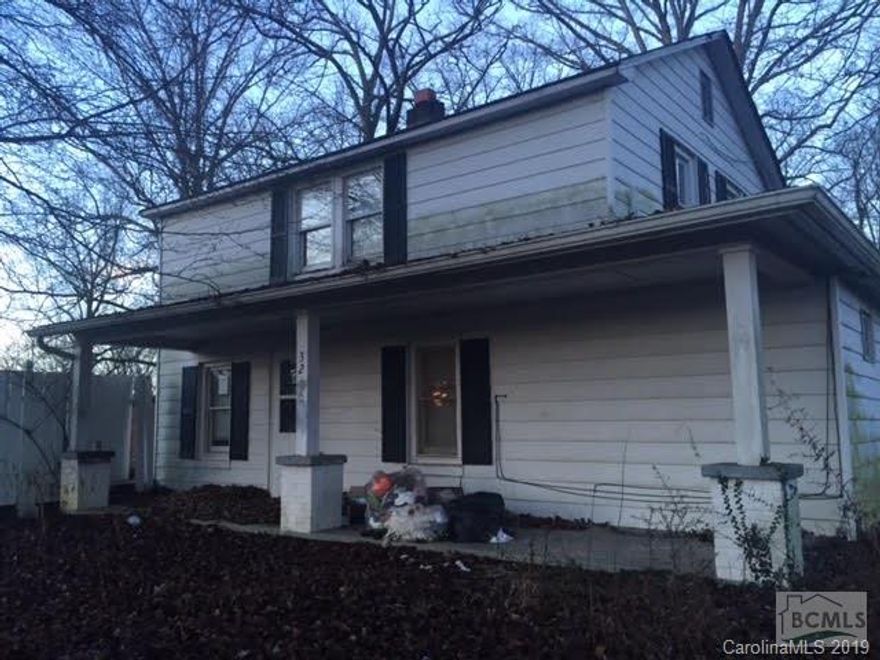 Fixer upper with potential sitting on a nice 2+ acre lot just outside of Lenoir. Very convenient to Morganton BLVD, Schools, HWY 321, and right in between Morganton and Lenoir. Pertaining to Cash offers, the Grantee(s), or purchaser(s), of the Property cannot re-sell, record an additional conveyance document, or otherwise transfer title to the Property within 60 days following the Grantor's execution of this deed. Buyer or Buyer's agent to verify all information