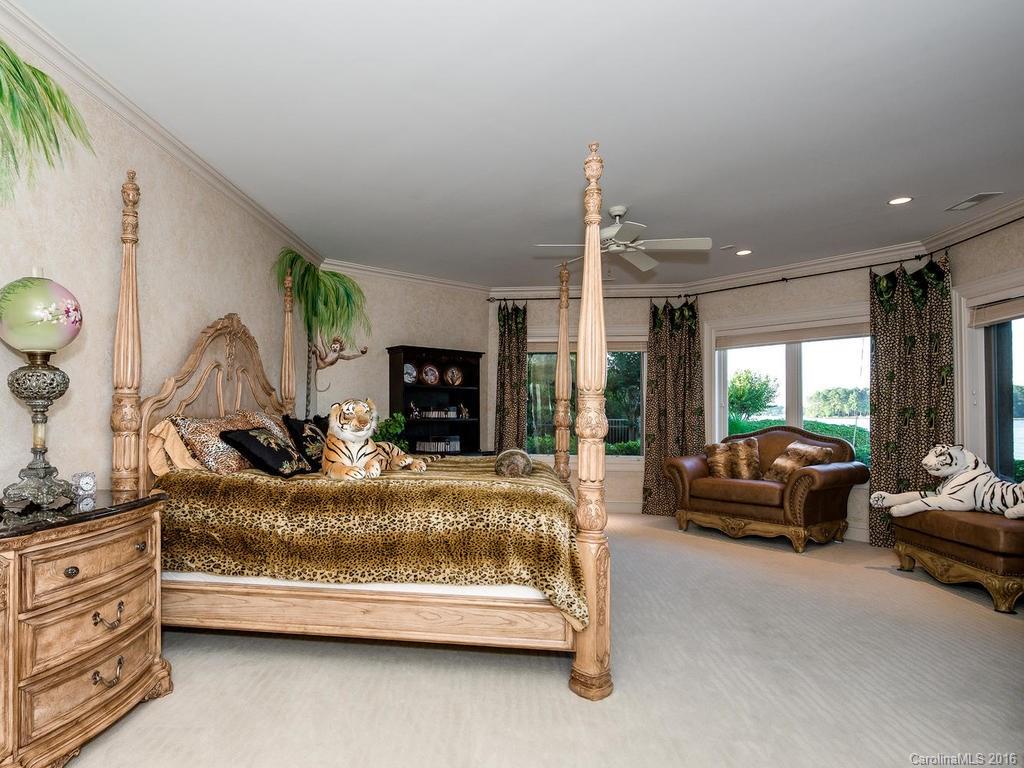 The Peninsula - Residential