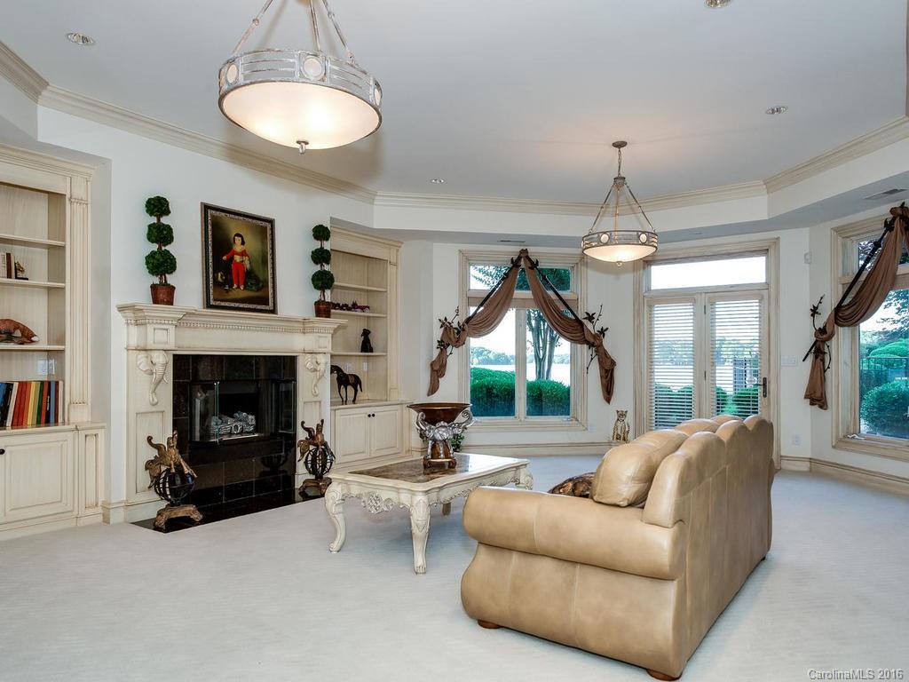 The Peninsula - Residential