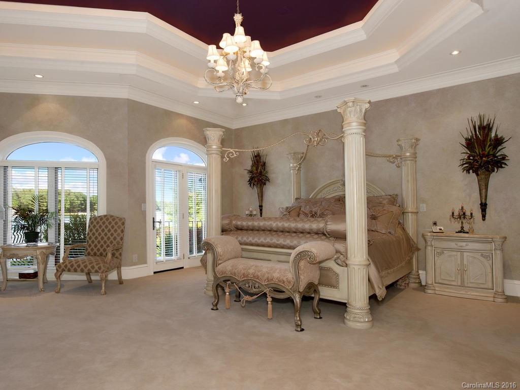 The Peninsula - Residential