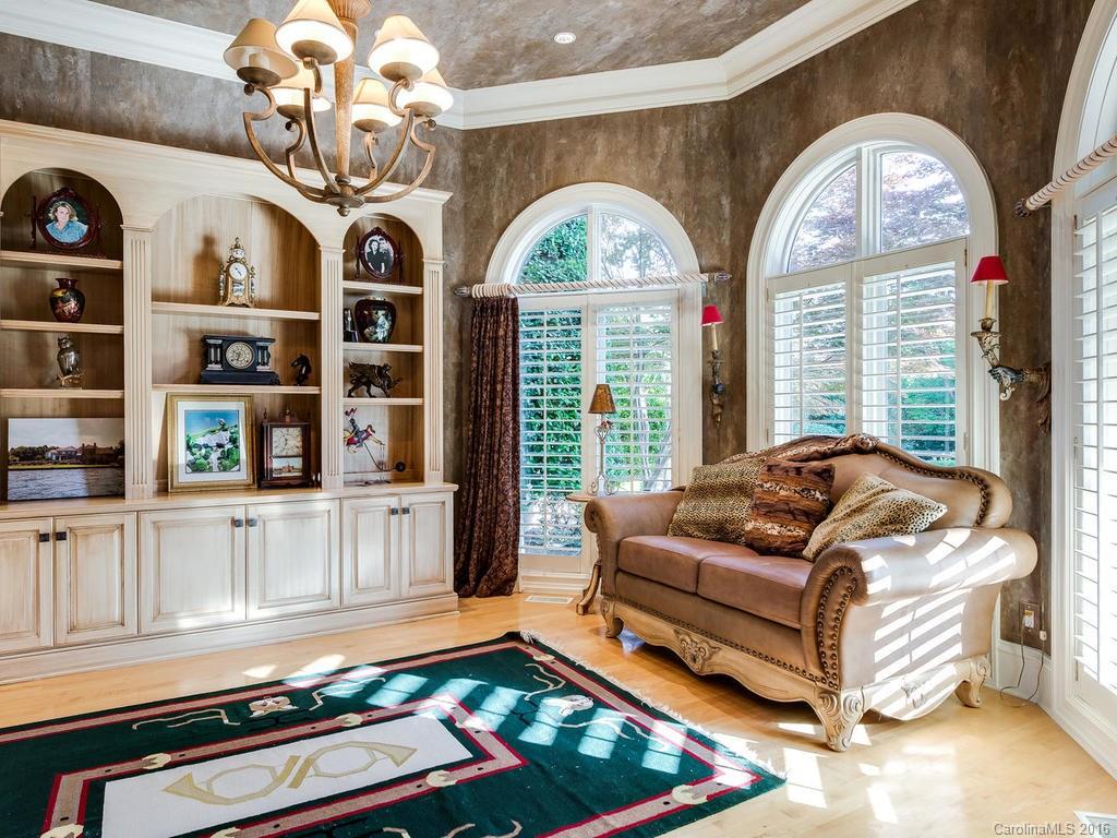 The Peninsula - Residential