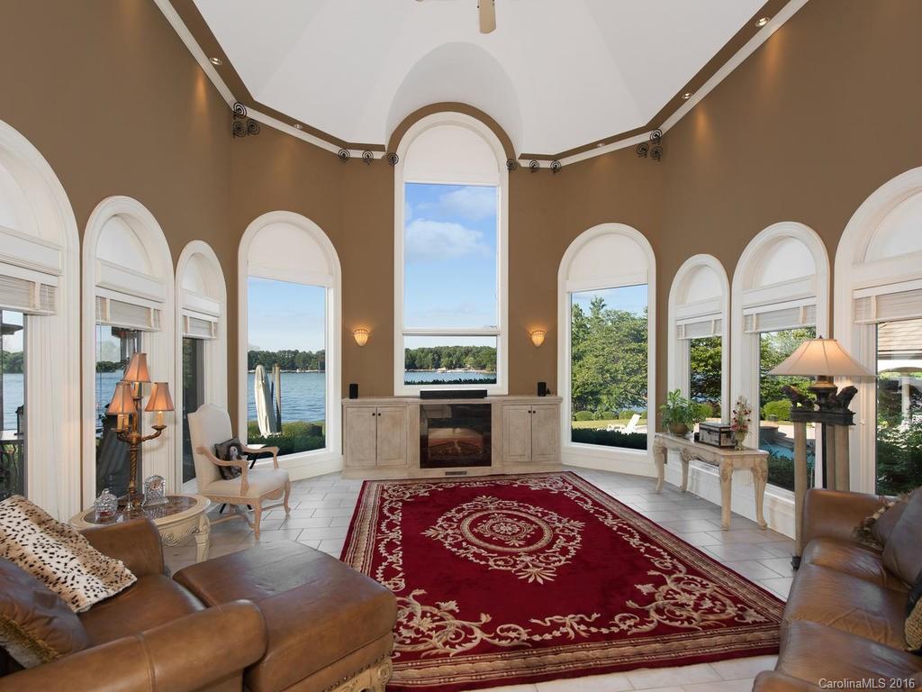 The Peninsula - Residential