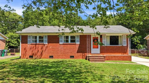 Photo of 6805 Ellendale Drive, Charlotte, NC 28217 (MLS # 4399657)