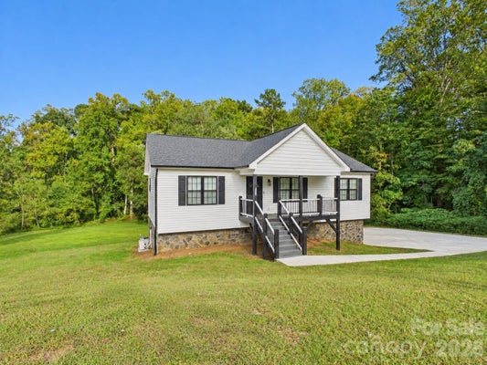 180 29TH AVENUE PL NW, HICKORY, NC 28601 - Image cc890294ffbb85b01e0b8a828df25800/3090572925