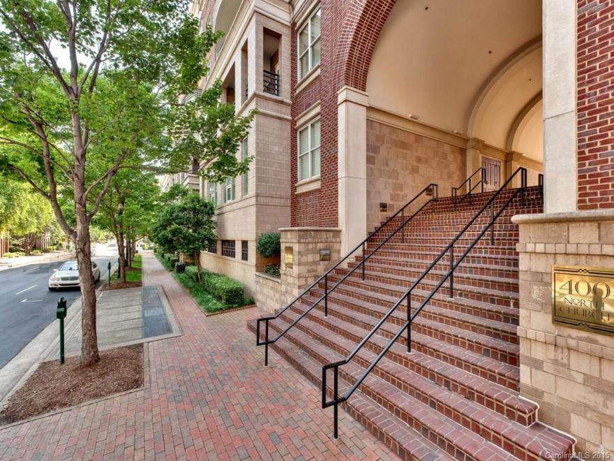 Rare 3 bedroom 3 bath unit located in the heart of Uptown.  Enjoy the views of the trees that make 4th ward so nice from your large terrace in this North West facing unit. Large windows let in great light into the open living space. This building is a short walk to all of the dining, galleries, sporting arenas, and shopping that make urban living so desirable. This has great space in the beautiful 400 N. Church building.