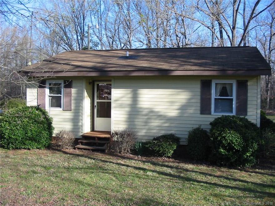 Very nice 2 bedroom 1 bath 1 story on 3.76 acres(2parcels) 194-00-00-002 and 194-00-00-012, beautiful country setting, must see