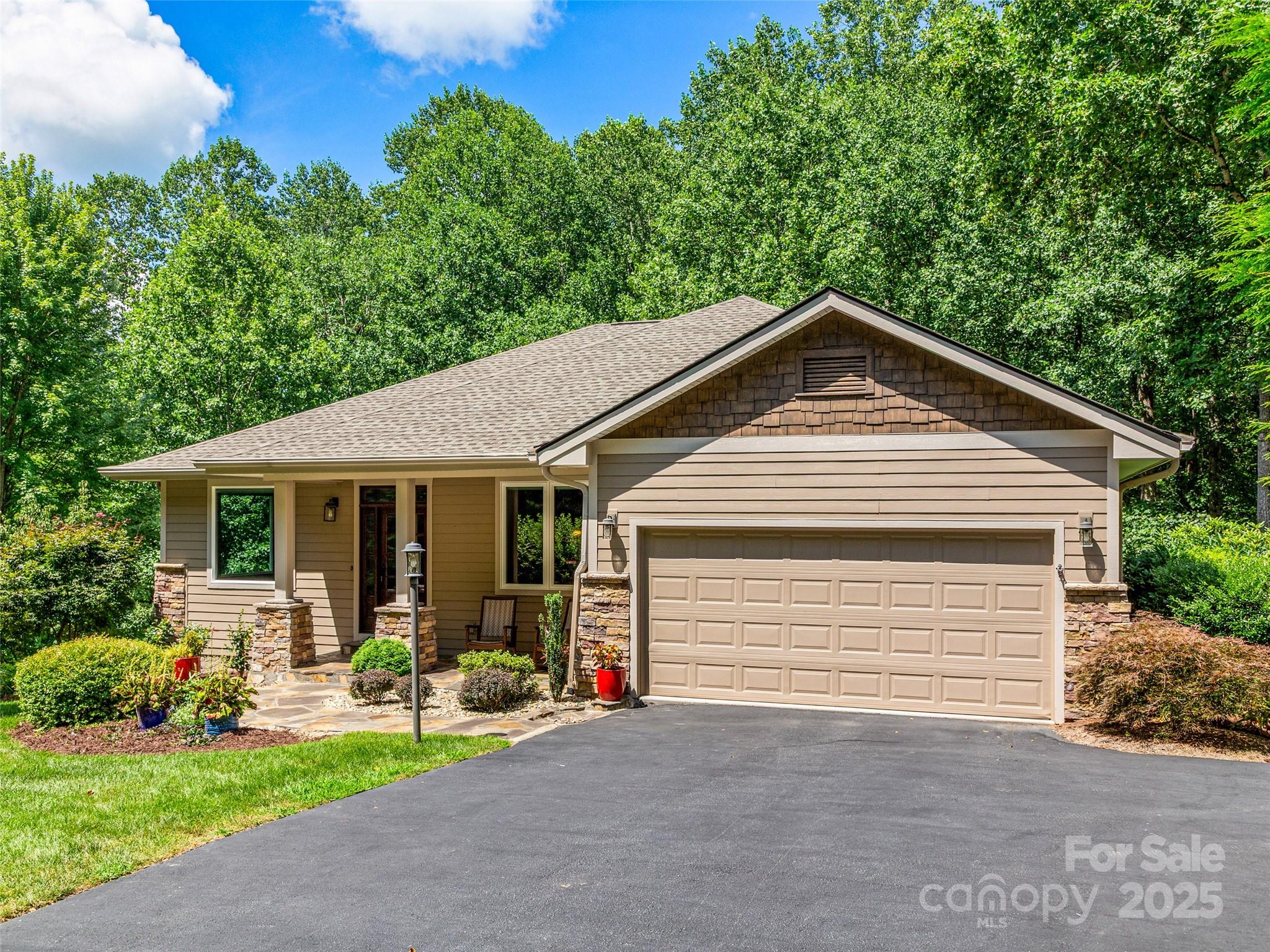 547 Pinnacle Peak Lane