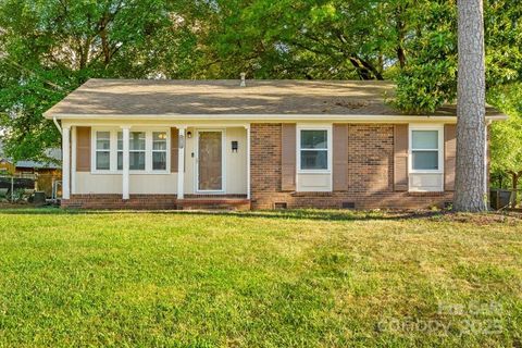 4713 Woodway Place Charlotte NC 28208