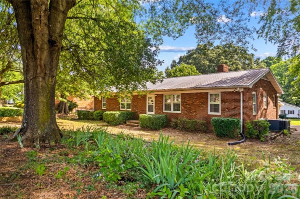 1059 SHEARERS RD, MOORESVILLE, NC 28115 - Image ccb3cc923ddfa96c80afb2535e2ab90f/3077909074