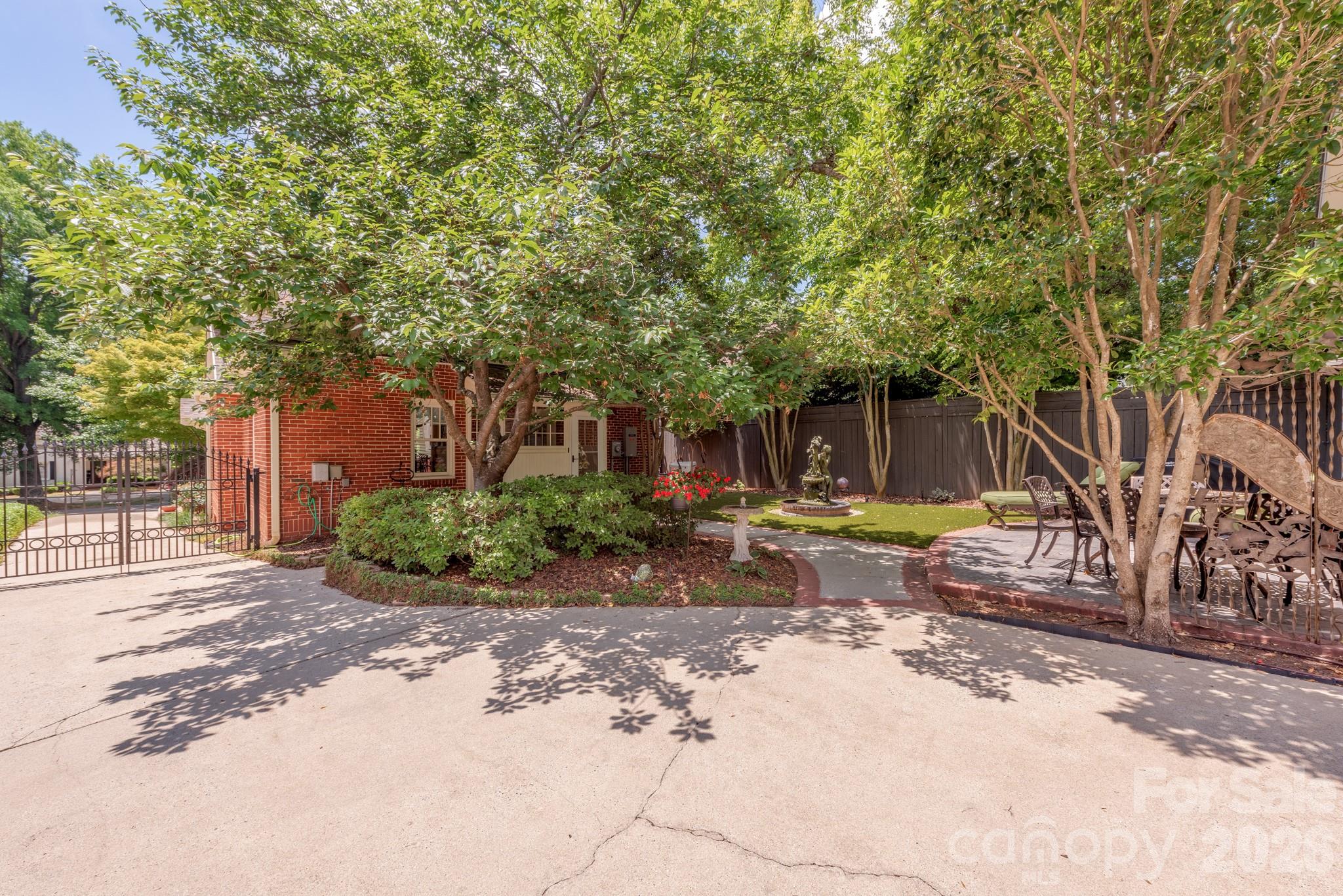 Elizabeth - Residential