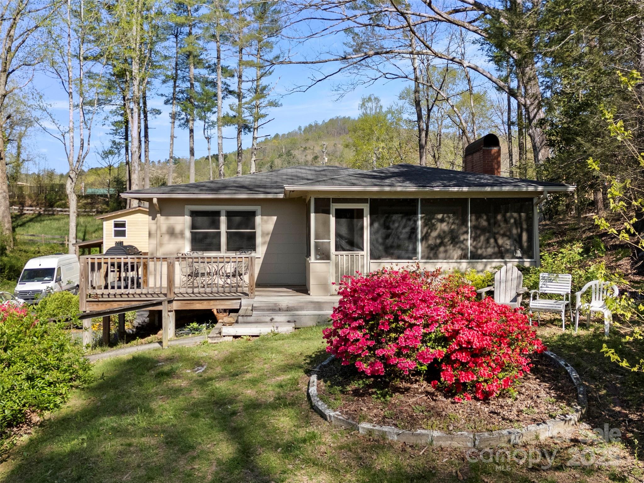 250 Mondamin Road