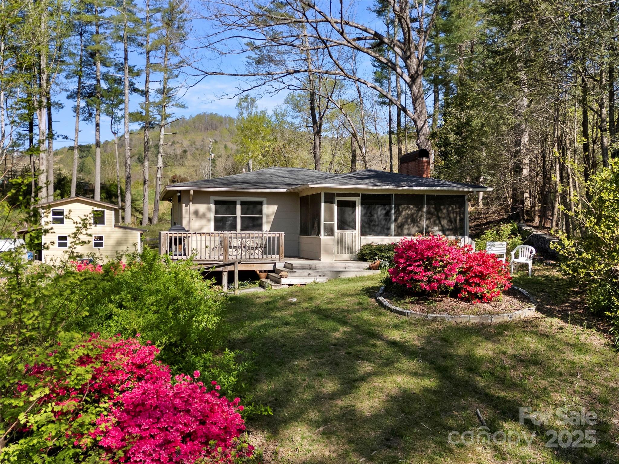 250 Mondamin Road