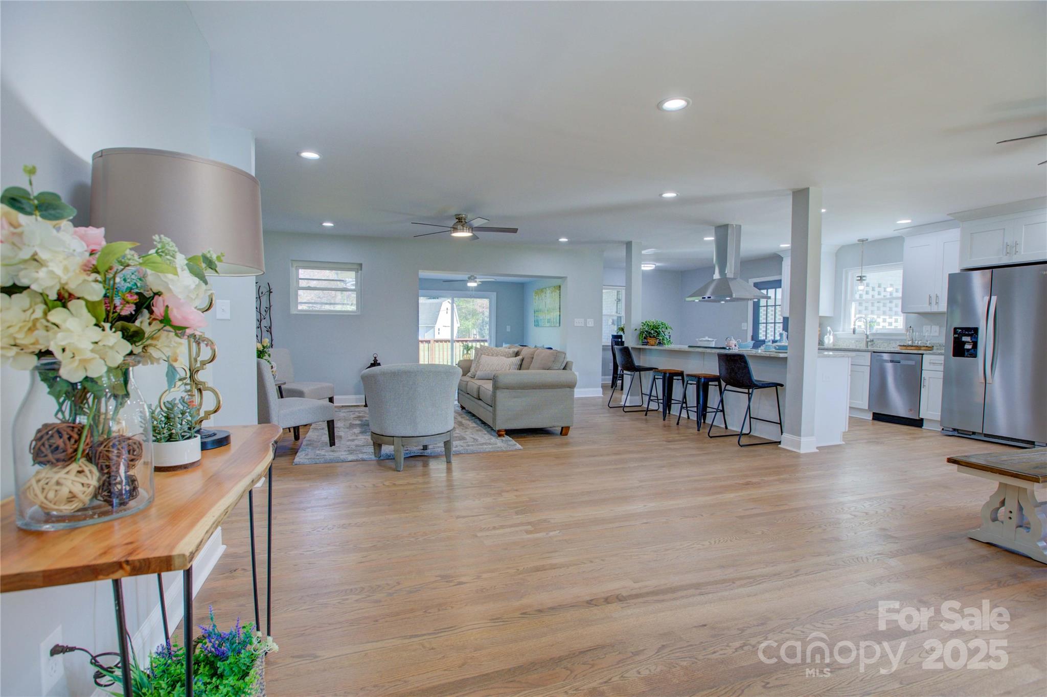 8607 Larchmont Circle