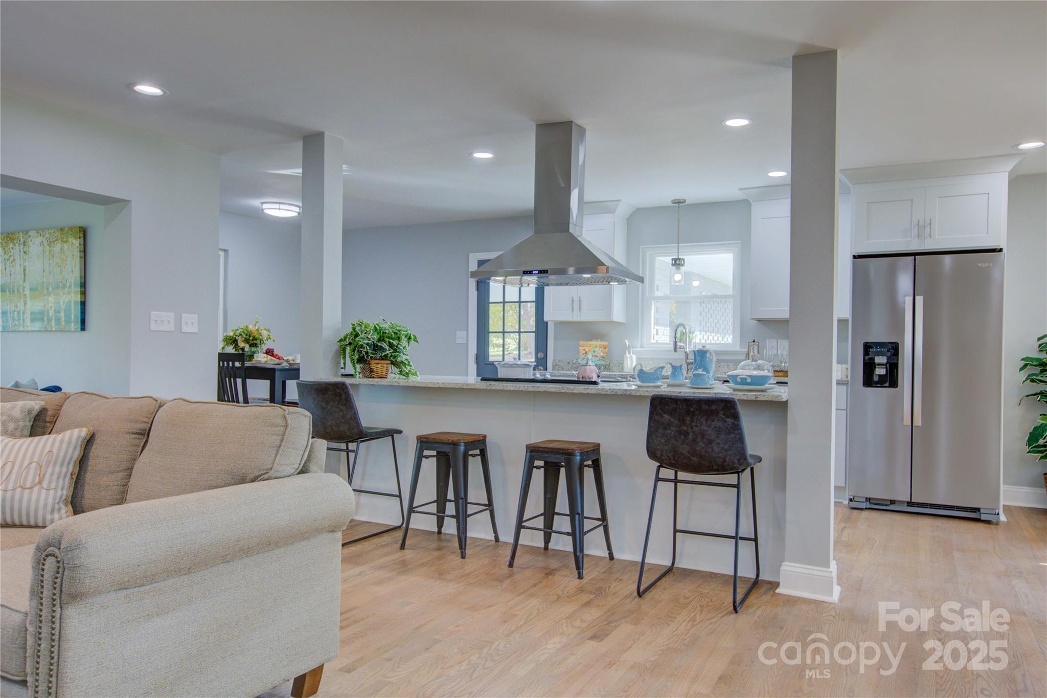 8607 Larchmont Circle