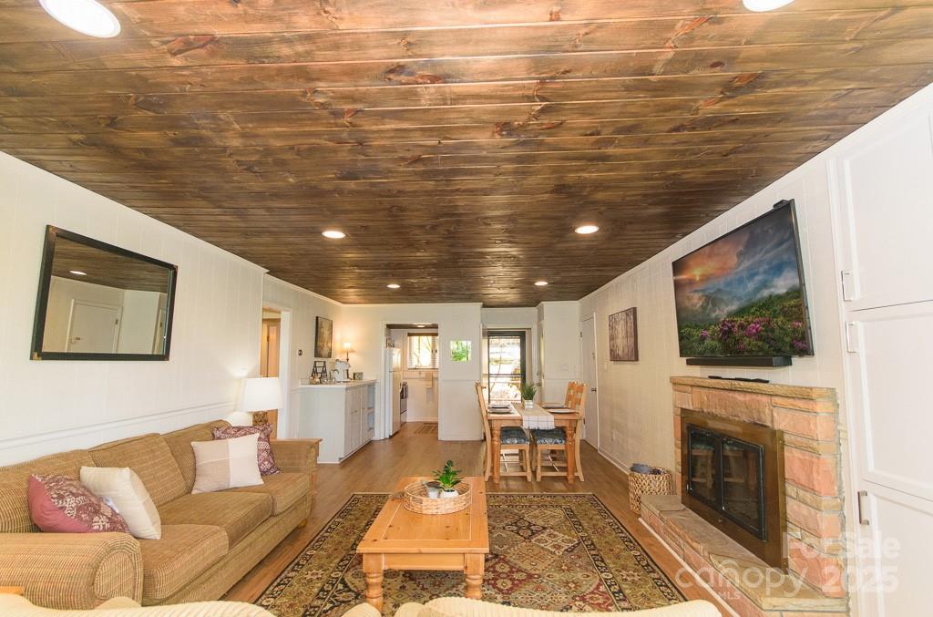 220 Northridge Road 25