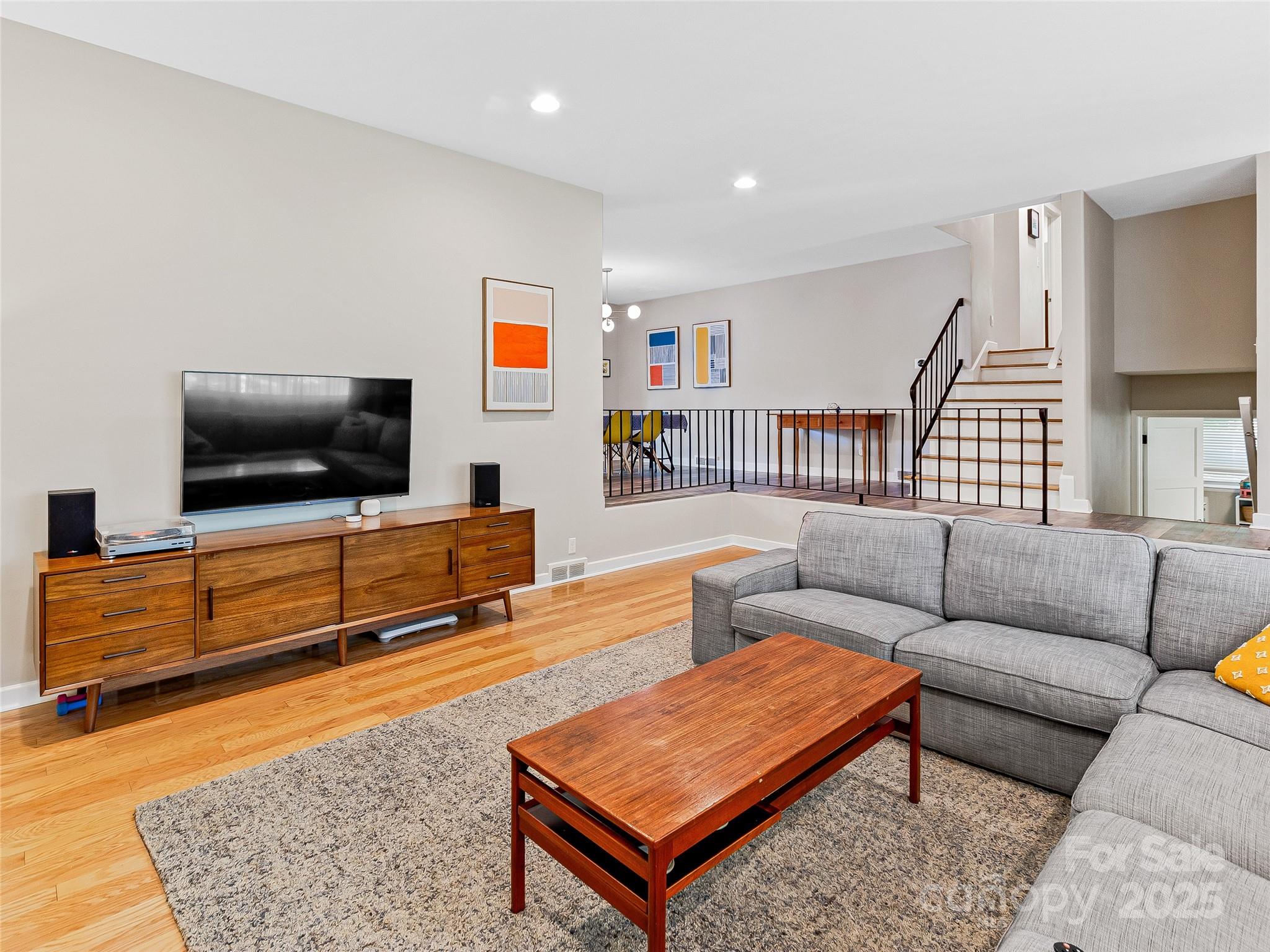 30 S Oak Forest Drive