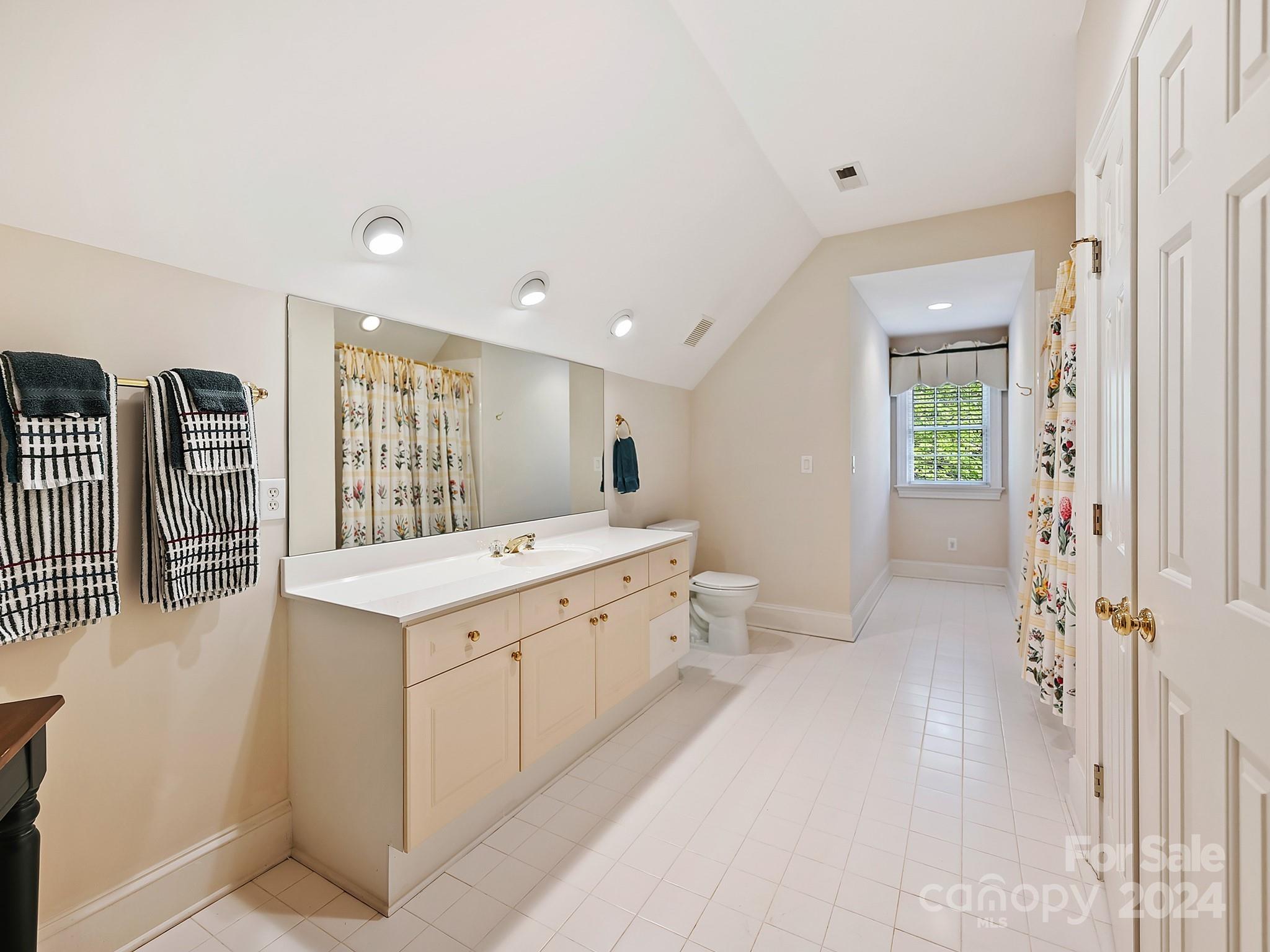 Hampton Manor - Residential