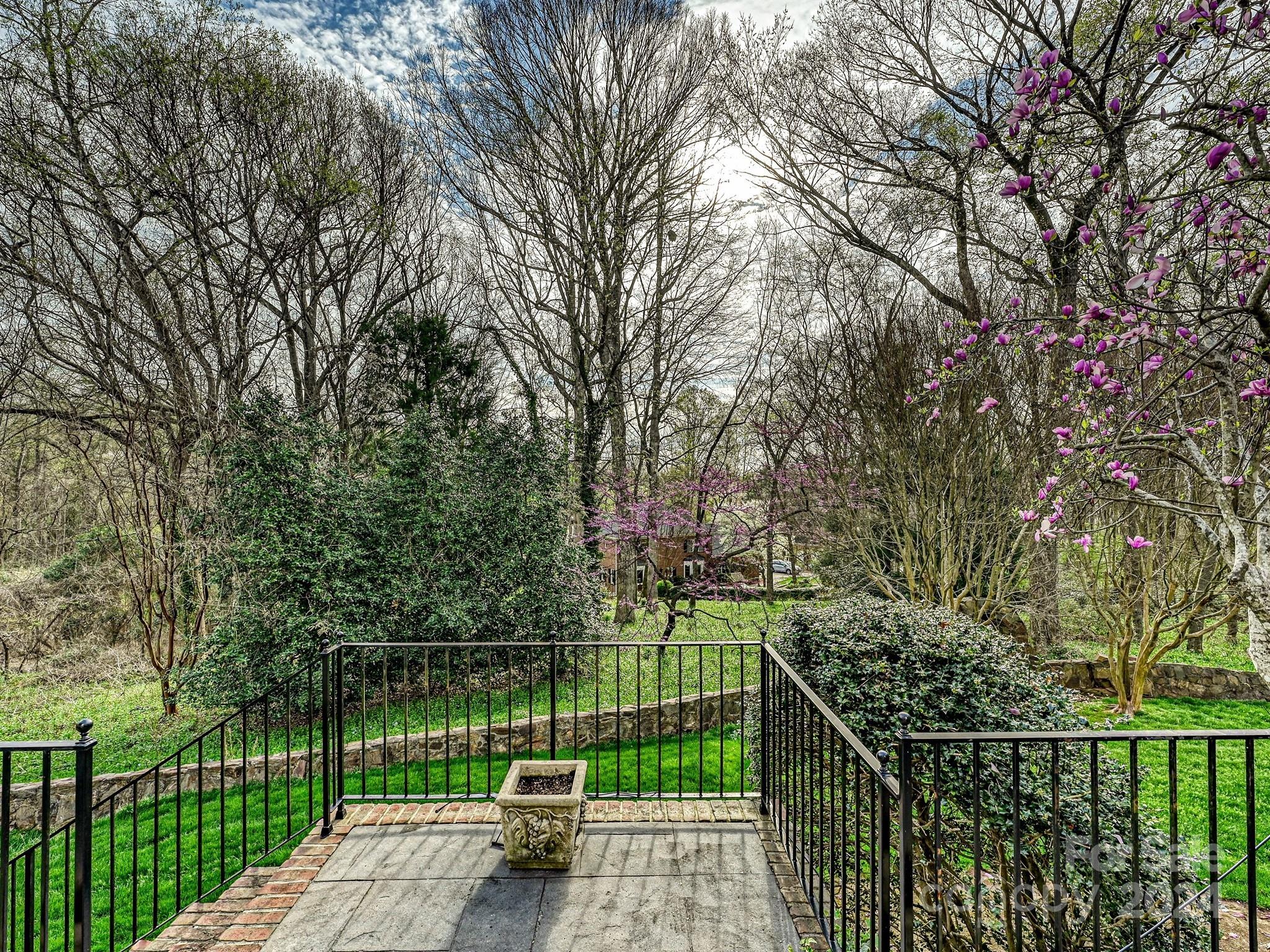 Hampton Manor - Residential