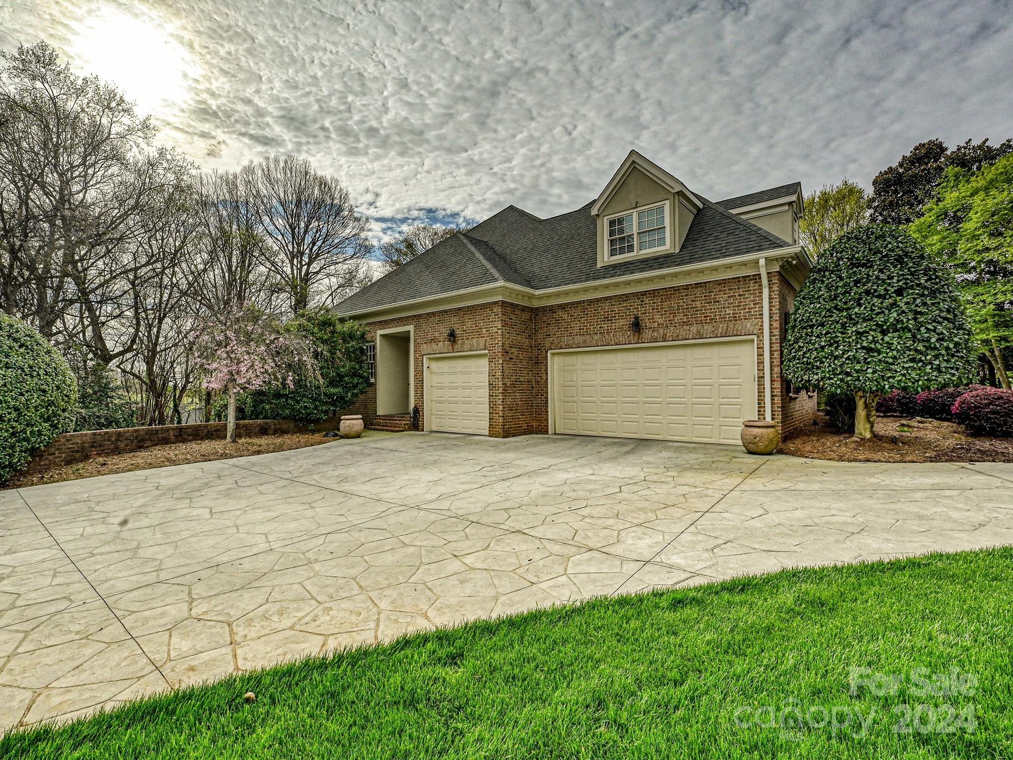 Hampton Manor - Residential