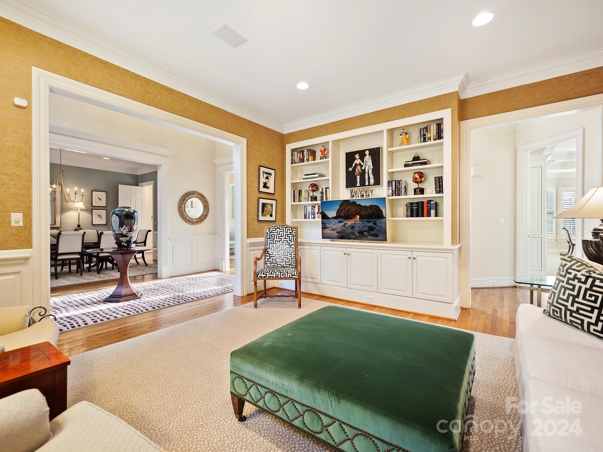 Hampton Manor - Residential