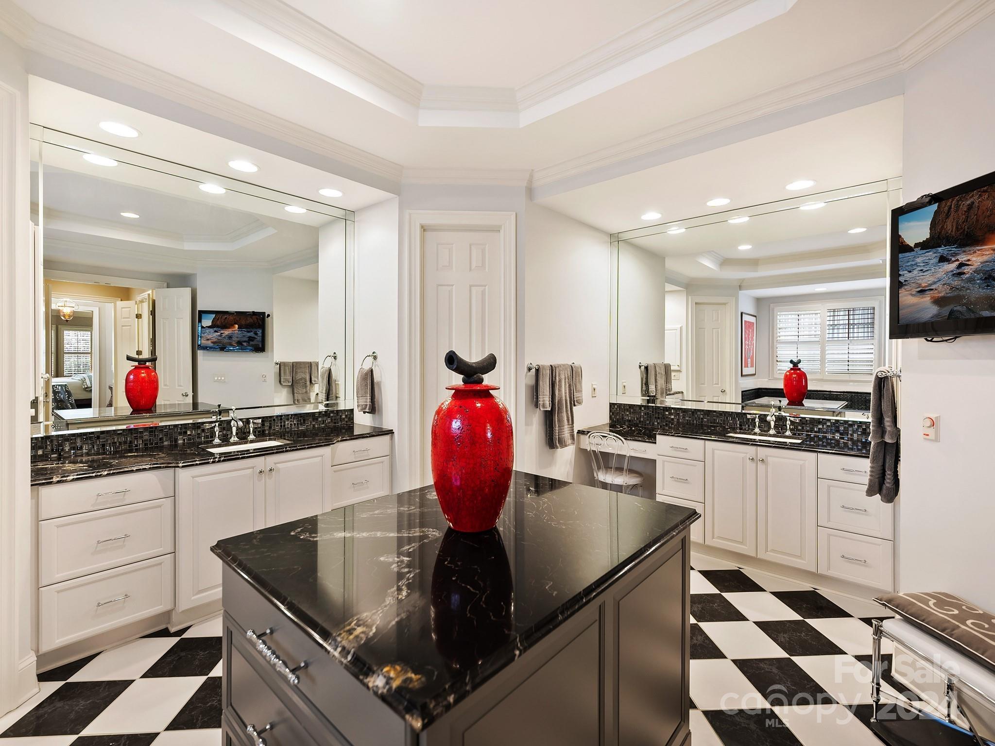 Hampton Manor - Residential