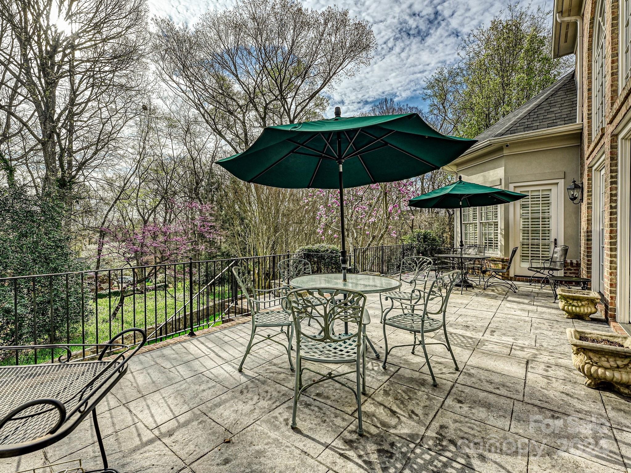 Hampton Manor - Residential