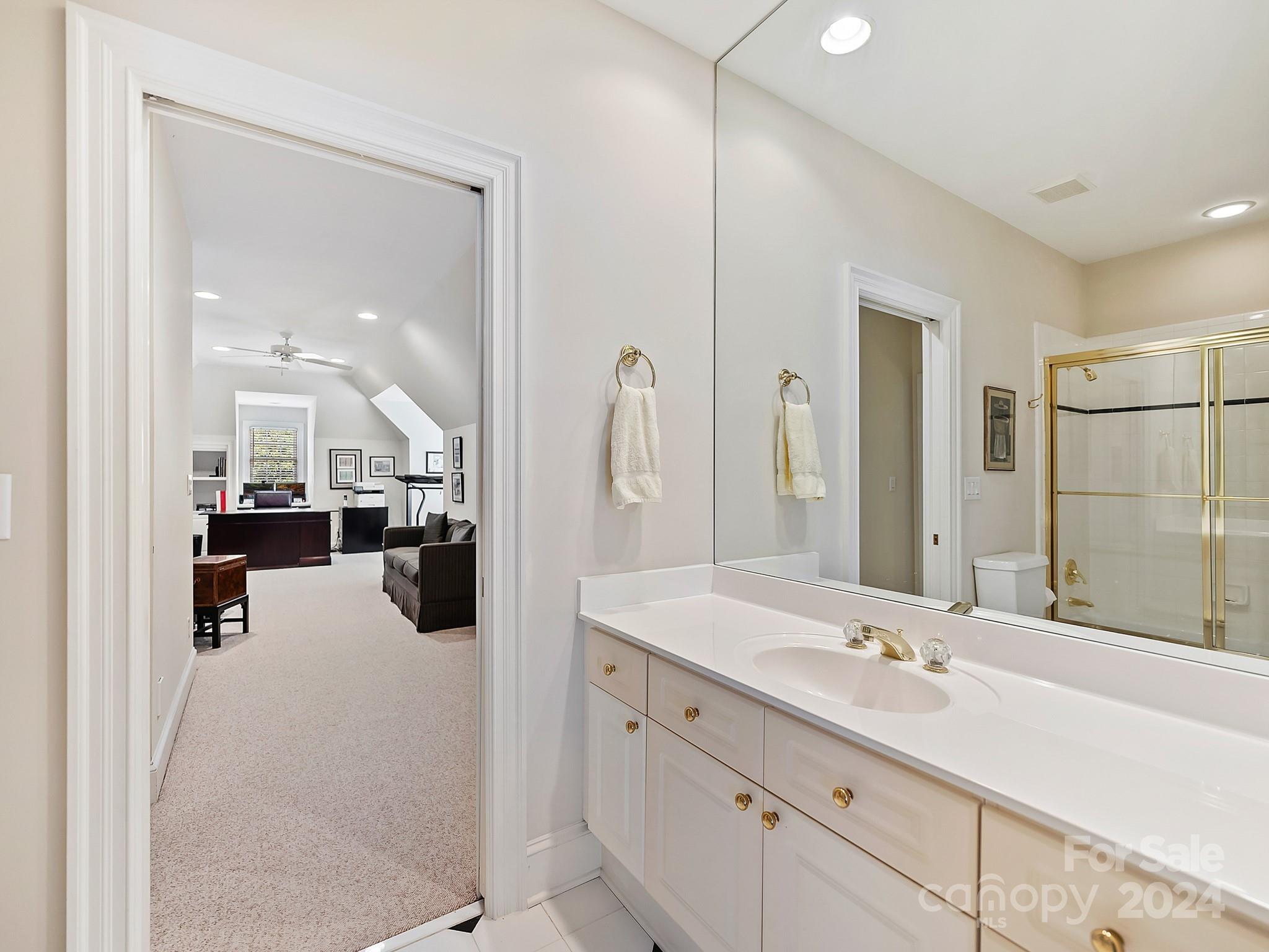 Hampton Manor - Residential