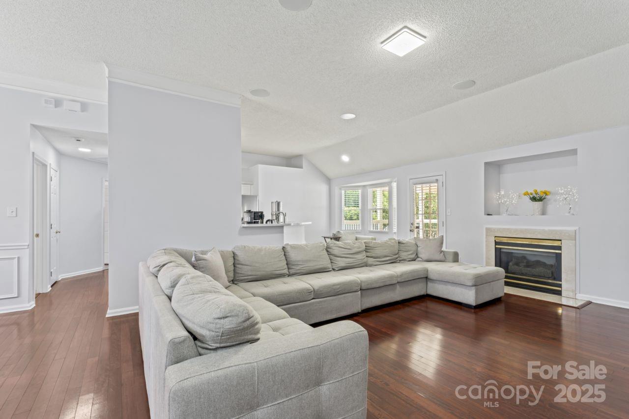 8901 Woodland Park Lane