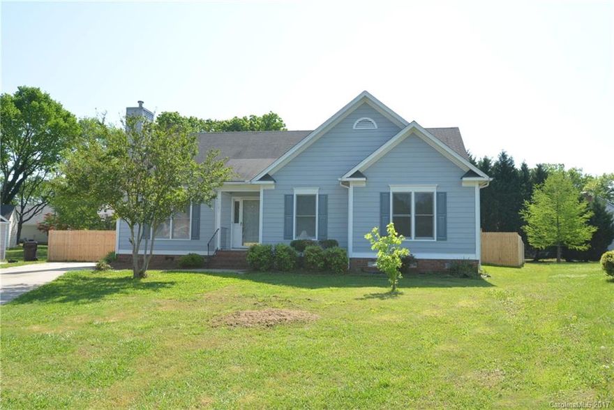 Welcome Home!  Enjoy this culdesac lot with large fenced in back yard!  Vaulted ceiling in great room and master bedroom.  New flooring in great room and bedrooms.  Freshly painted throughout.  Excellent location - close to schools, shopping and I-77 access.  Hurry, this one won't last!