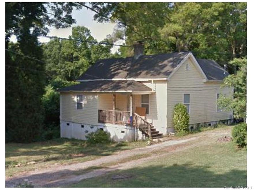 ATTENTION INVESTORS!!! TENANT-OCCUPIED!!! EXCELLENT CASH FLOW!!! $700/MONTH! LOW MAINTENANCE!!!  HUGE room in front of house could be walk-in master closet or nursery.  Large lot for additional potential. EXCELLENT location just off David Lyle Blvd.