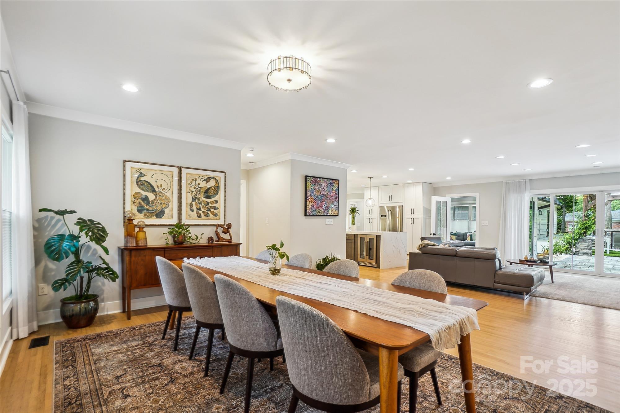 1118 Crestbrook Drive