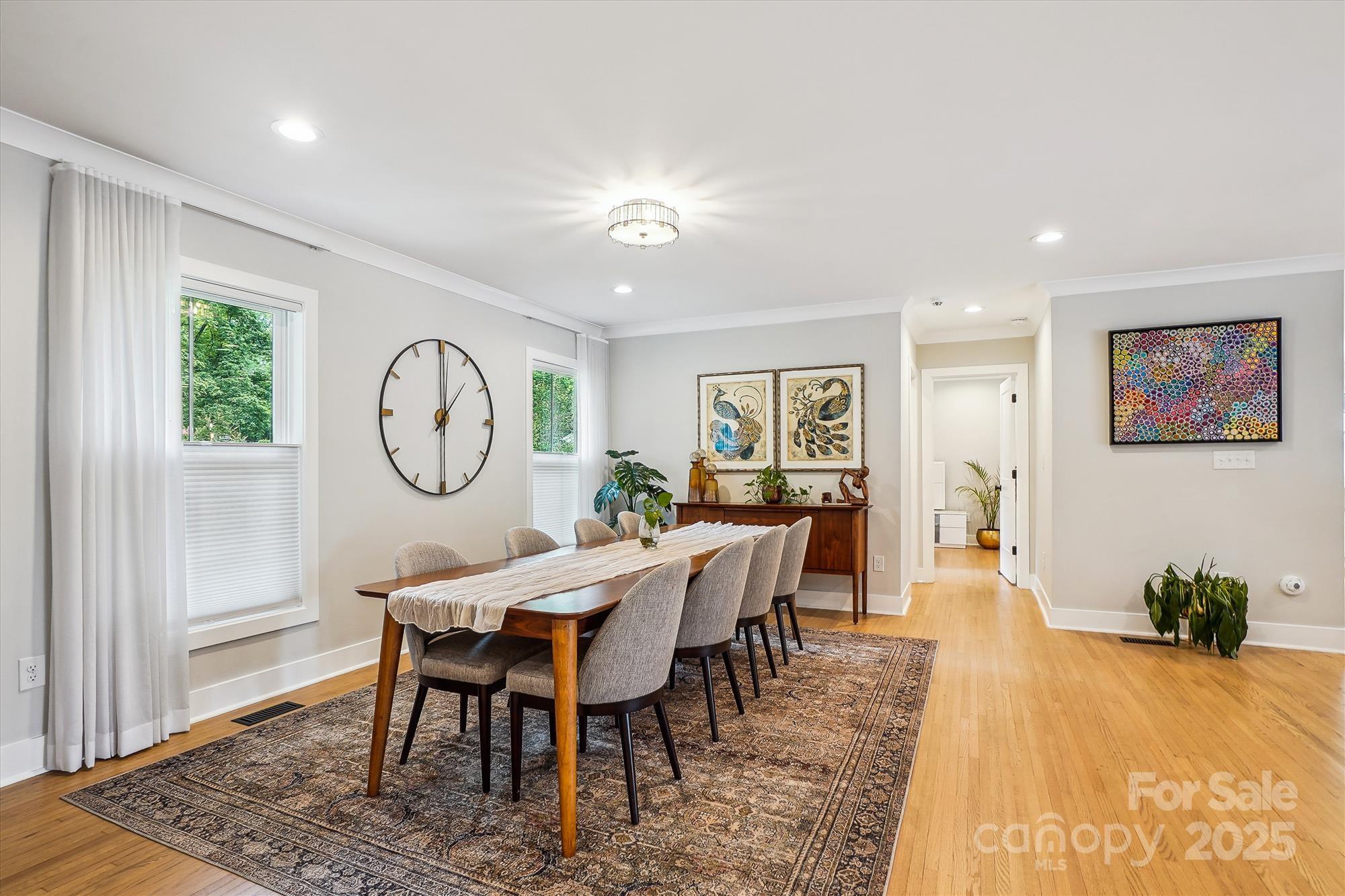 1118 Crestbrook Drive