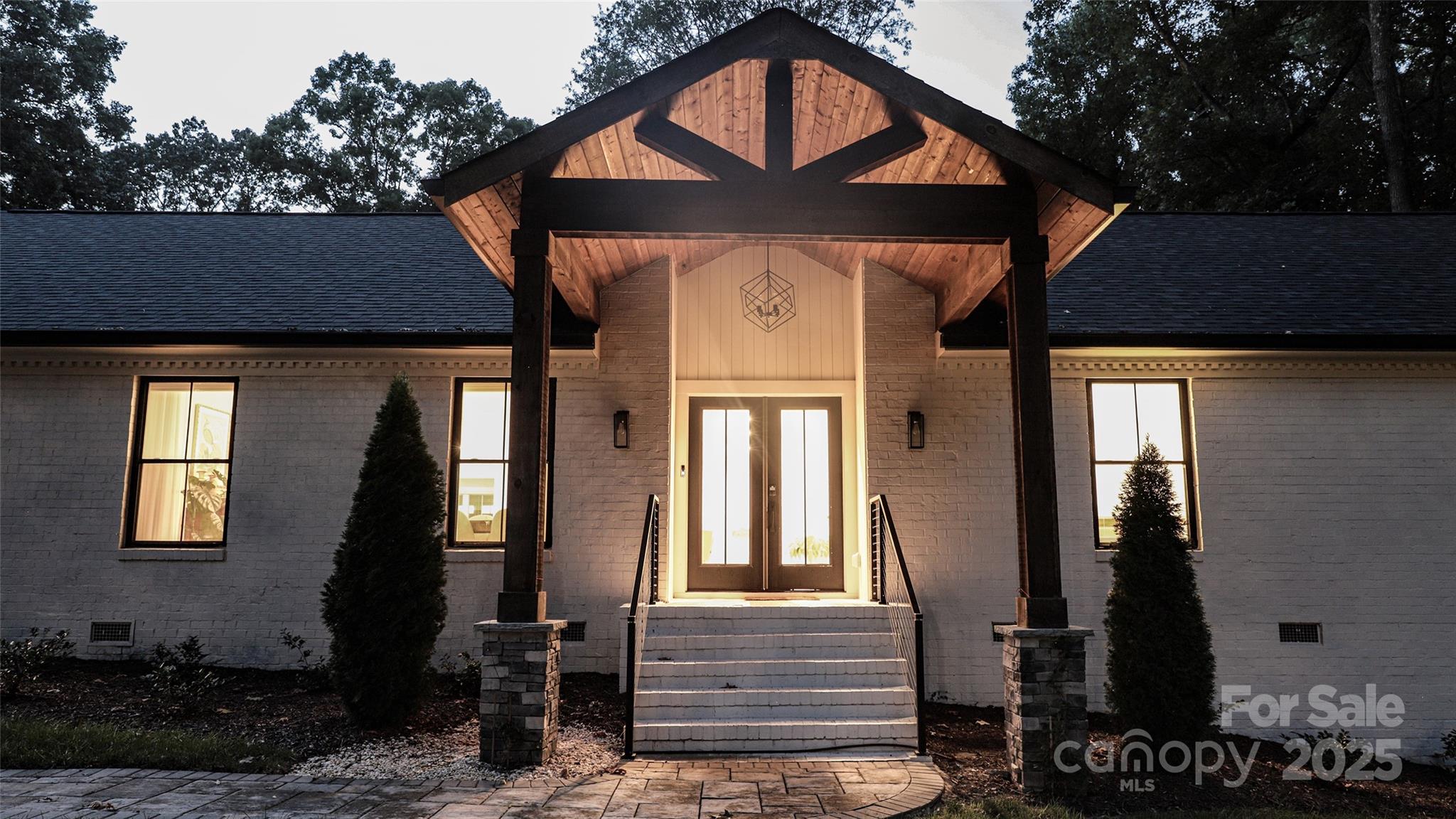 1118 Crestbrook Drive
