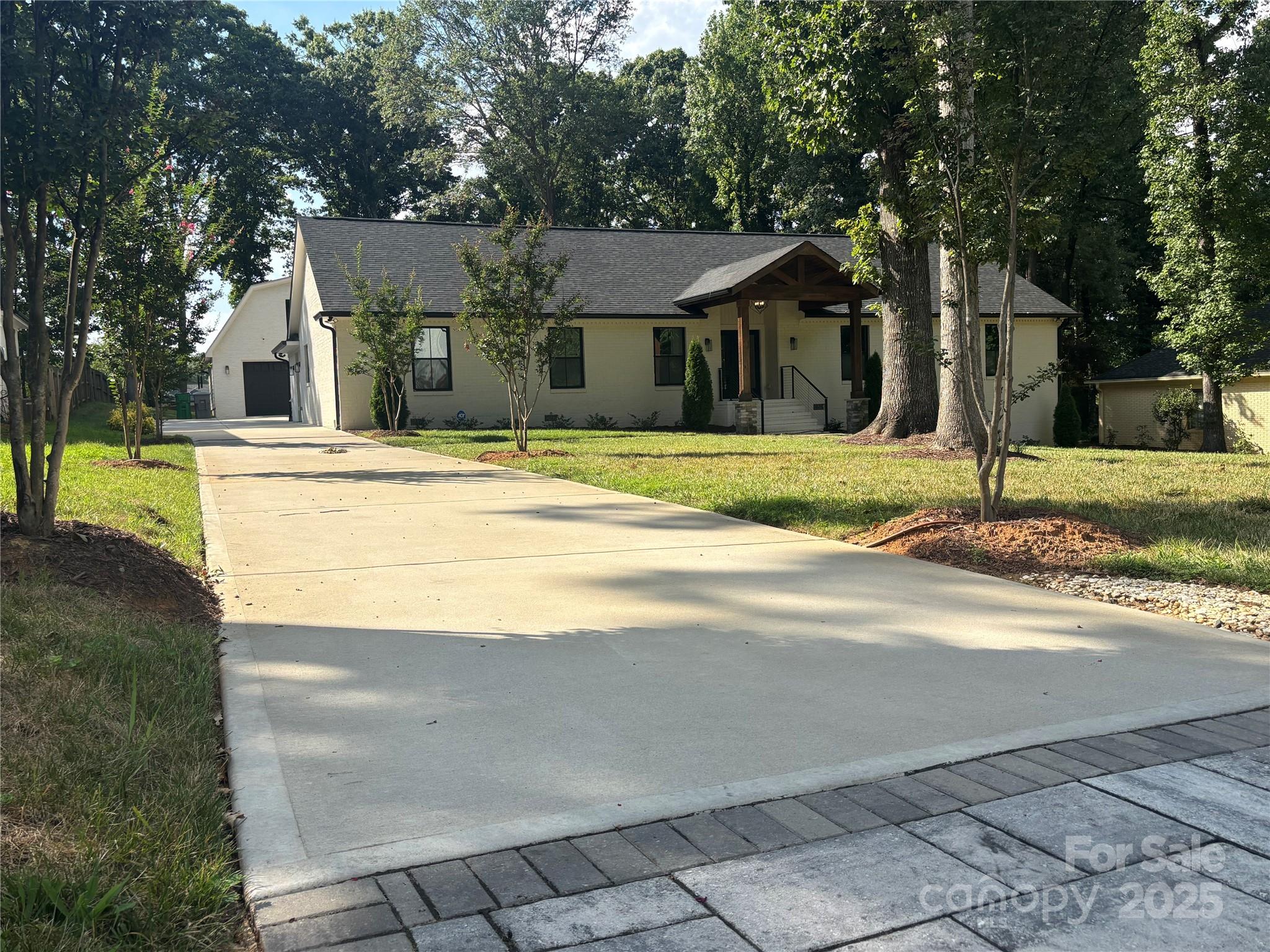 1118 Crestbrook Drive