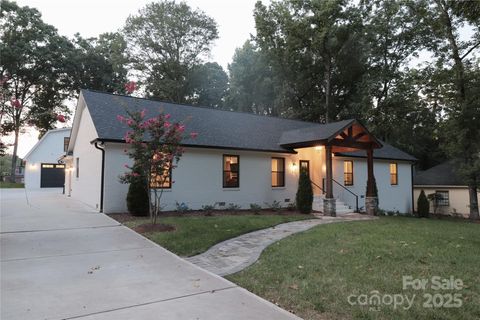 1118 Crestbrook Drive Charlotte NC 28211