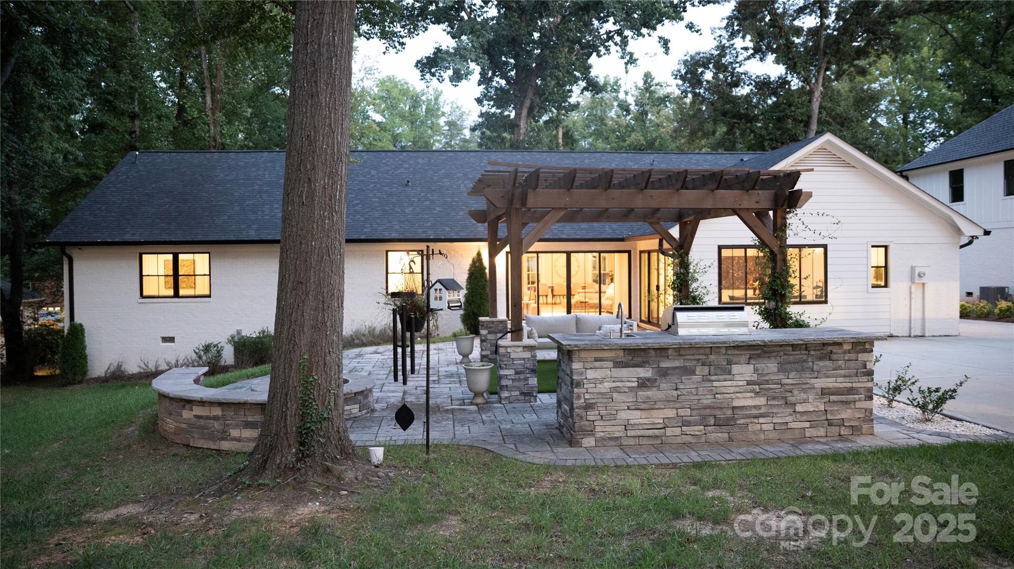 1118 Crestbrook Drive