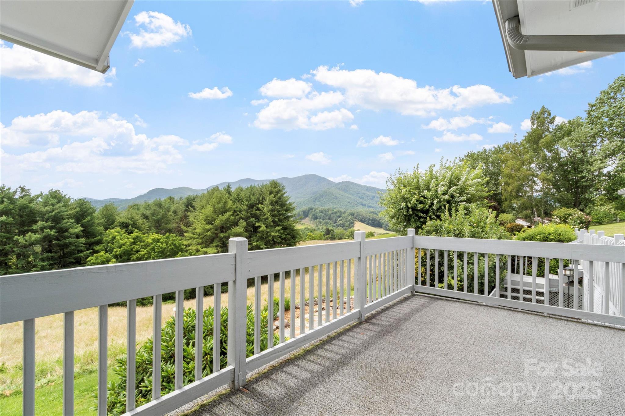 220 Grand View Lane
