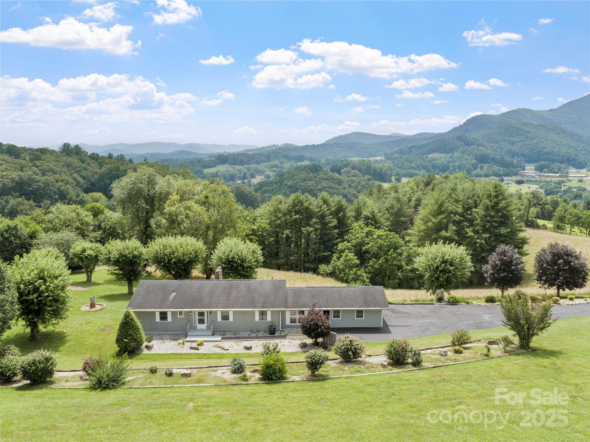 220 Grand View Lane
