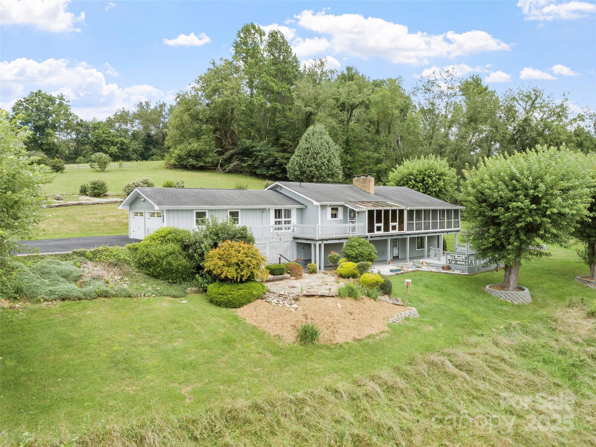 220 Grand View Lane