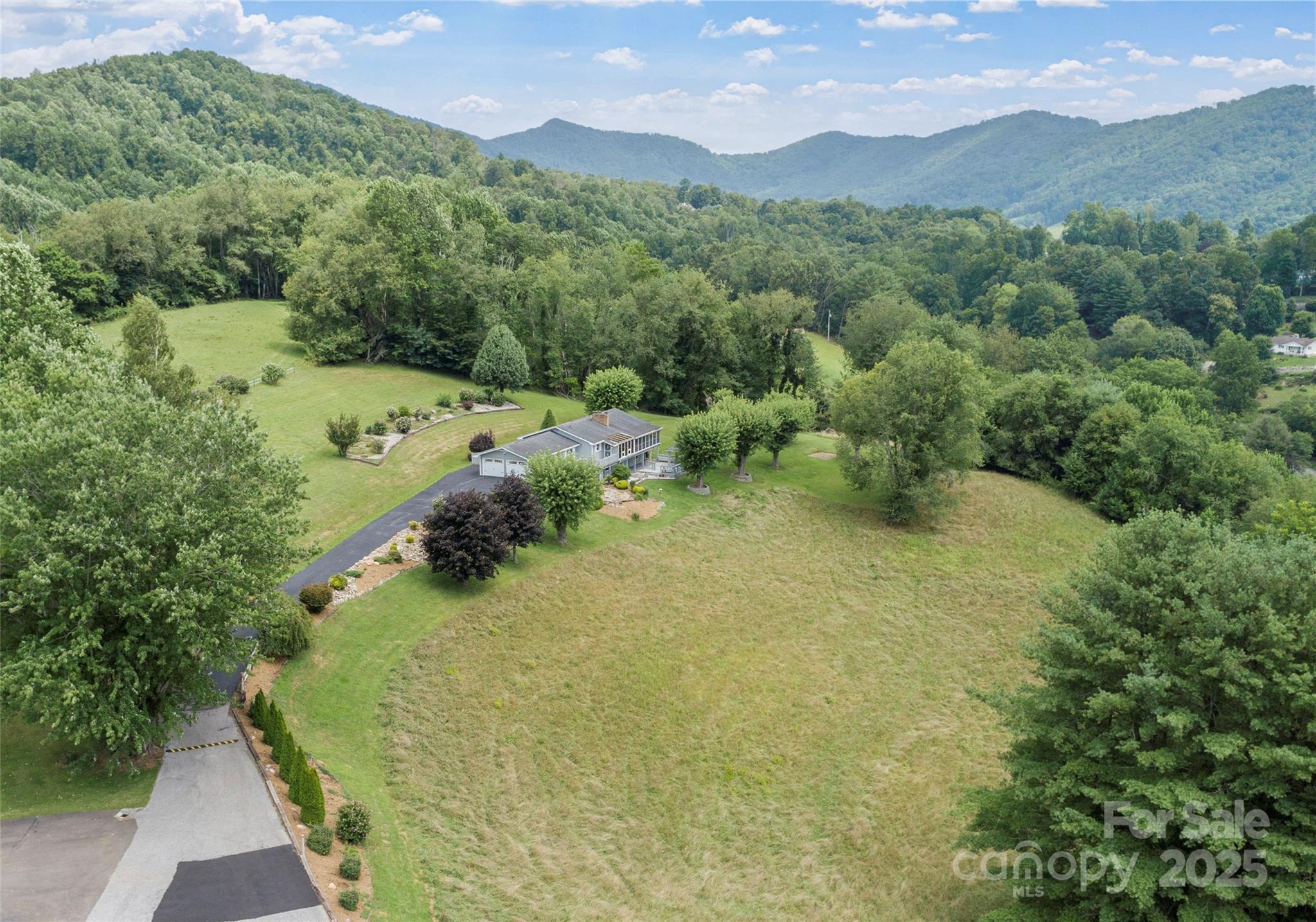 220 Grand View Lane