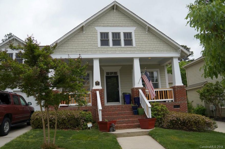 4 Bedroom/3 Bath Ranch-style home in Baxter Village. Formal Dining Room & Living Room(office). Built-in's in hallway to catch all your coats/bags/etc. Nice kitchen w/Granite open to Family room. Built-in computer desk. Lots of hardwood floors. Only small animals will be considered w/pet fee. NO SMOKING.