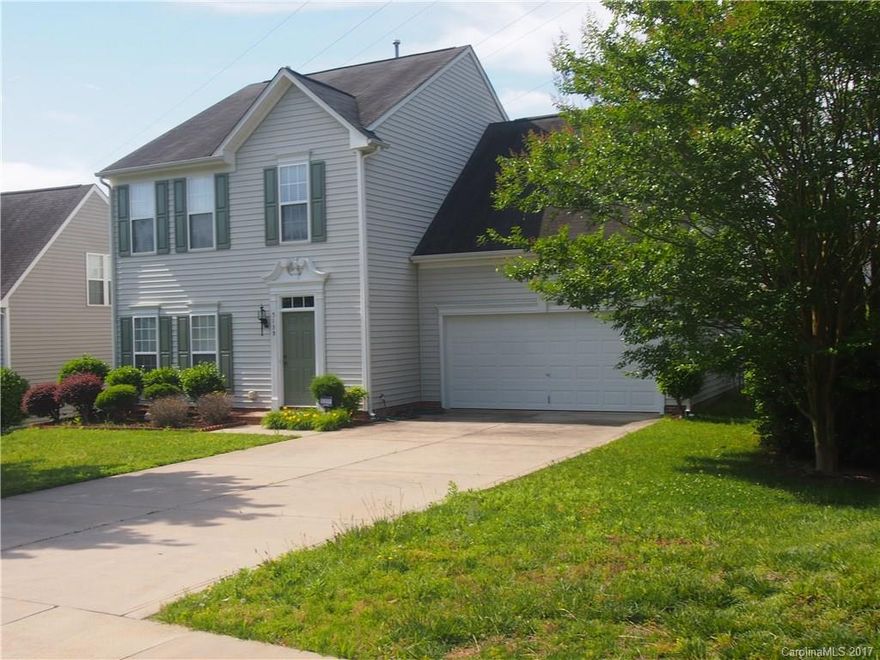 Beautiful home with formal dining room, gas fireplace, upgraded lighting fixtures, huge garden tub with separate shower in Master.  Harrisburg Schools are a plus!!