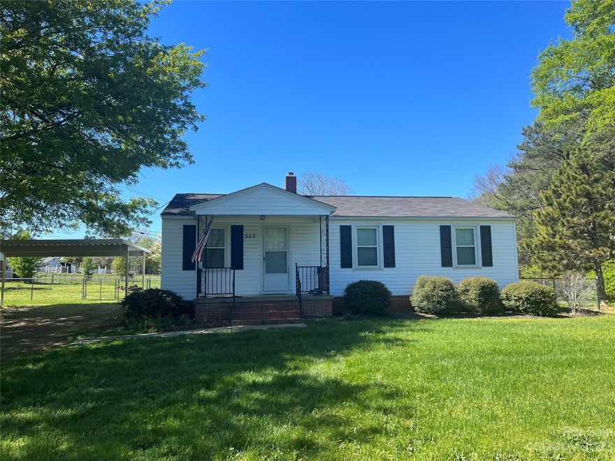 Adorable home on over an acre in the desirable Lesslie community of Rock Hill.  This 3 bedroom, 1 bath home has vintage charm with some modern updates.  You will love the country setting with the convenience of being minutes to all Rock Hill has to offer, just minutes to I-77.