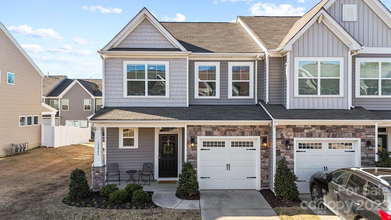 Savannah Townhomes - Residential