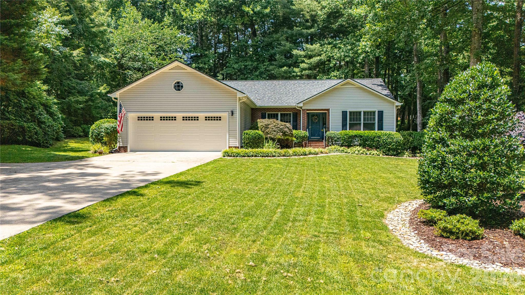 1705 Hummingbird Lane