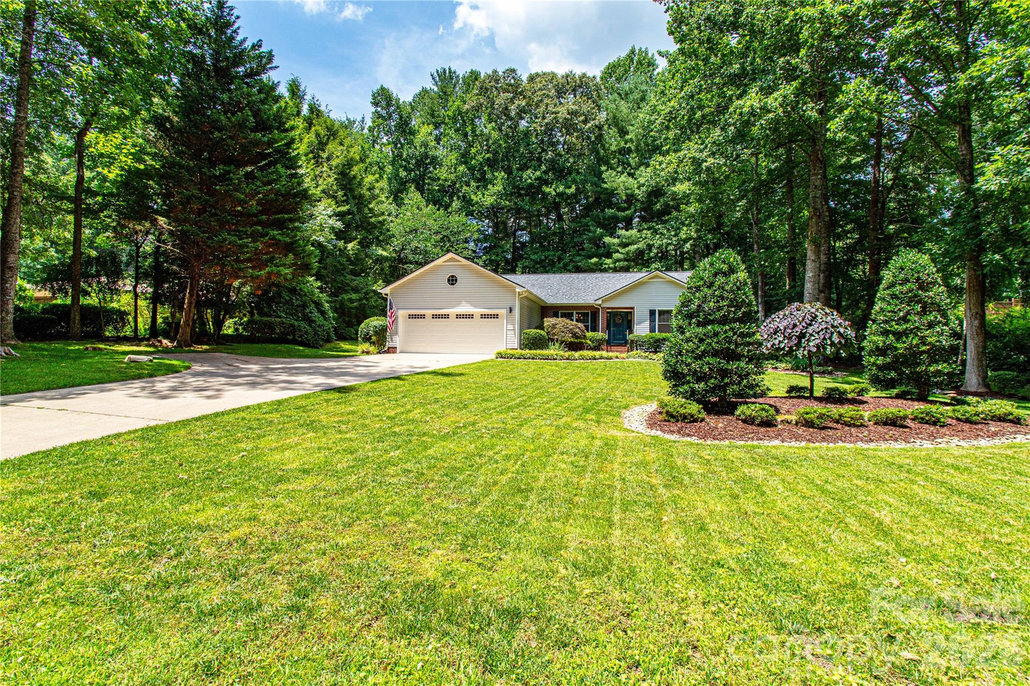 1705 Hummingbird Lane